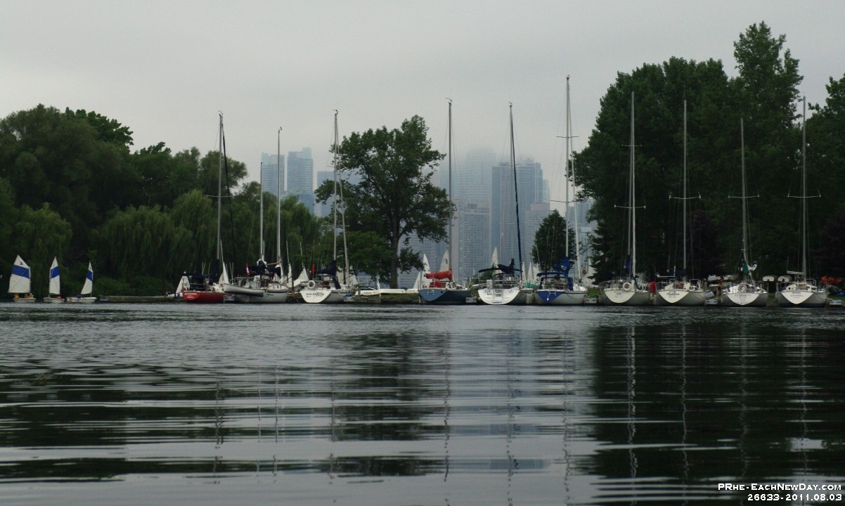 26633CrLe - Kayaking with Beth in and around the Toronto Islands
